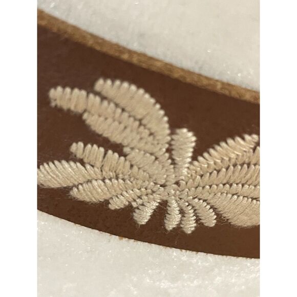Levi’s Brown Leather Floral Embroidered Belt 36 Genuine Cowhide - Picture 3 of 13